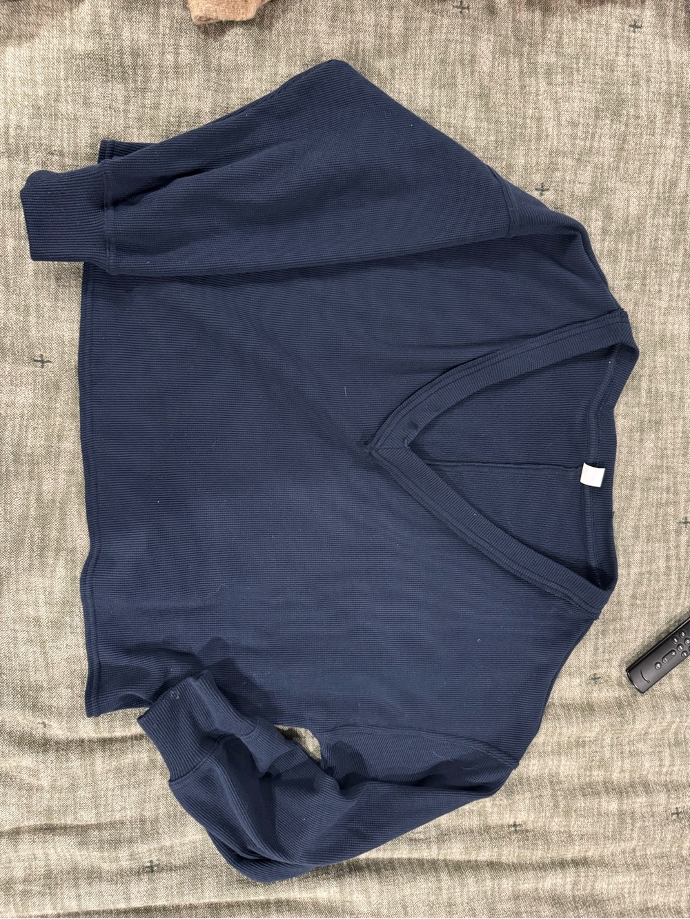 Gilly Hicks Men's V-Neck Sweater in Navy